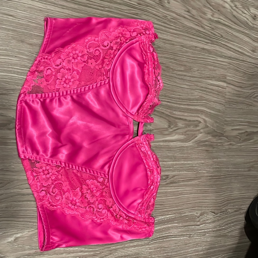 Cute pink laced crop top